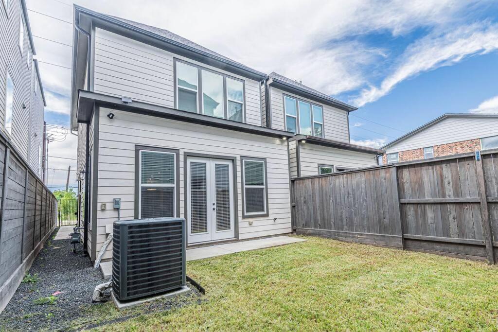 Charming 3-Bedroom Luxury Home Near Downtown, Nrg, Galleria & Medical Center Houston Exterior photo